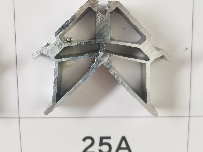 25高螺丝注胶角码